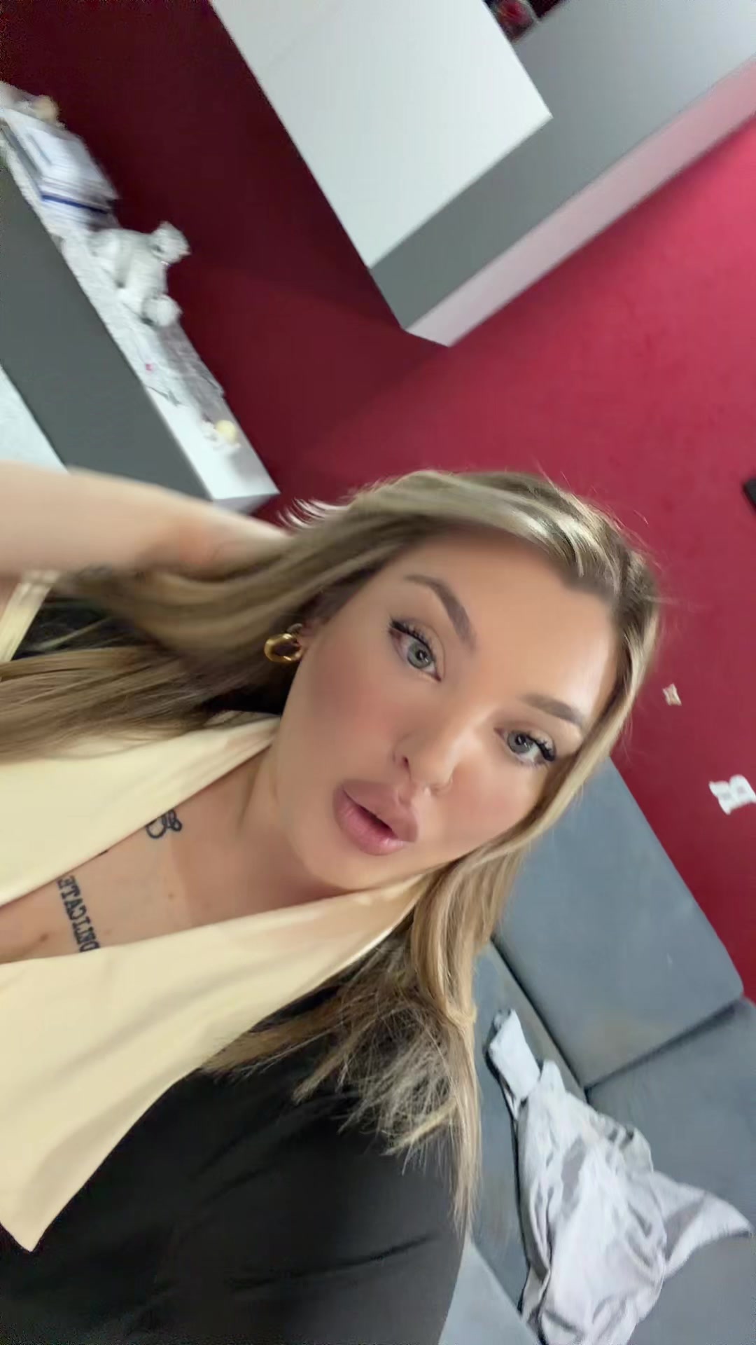 @Ross33lla__