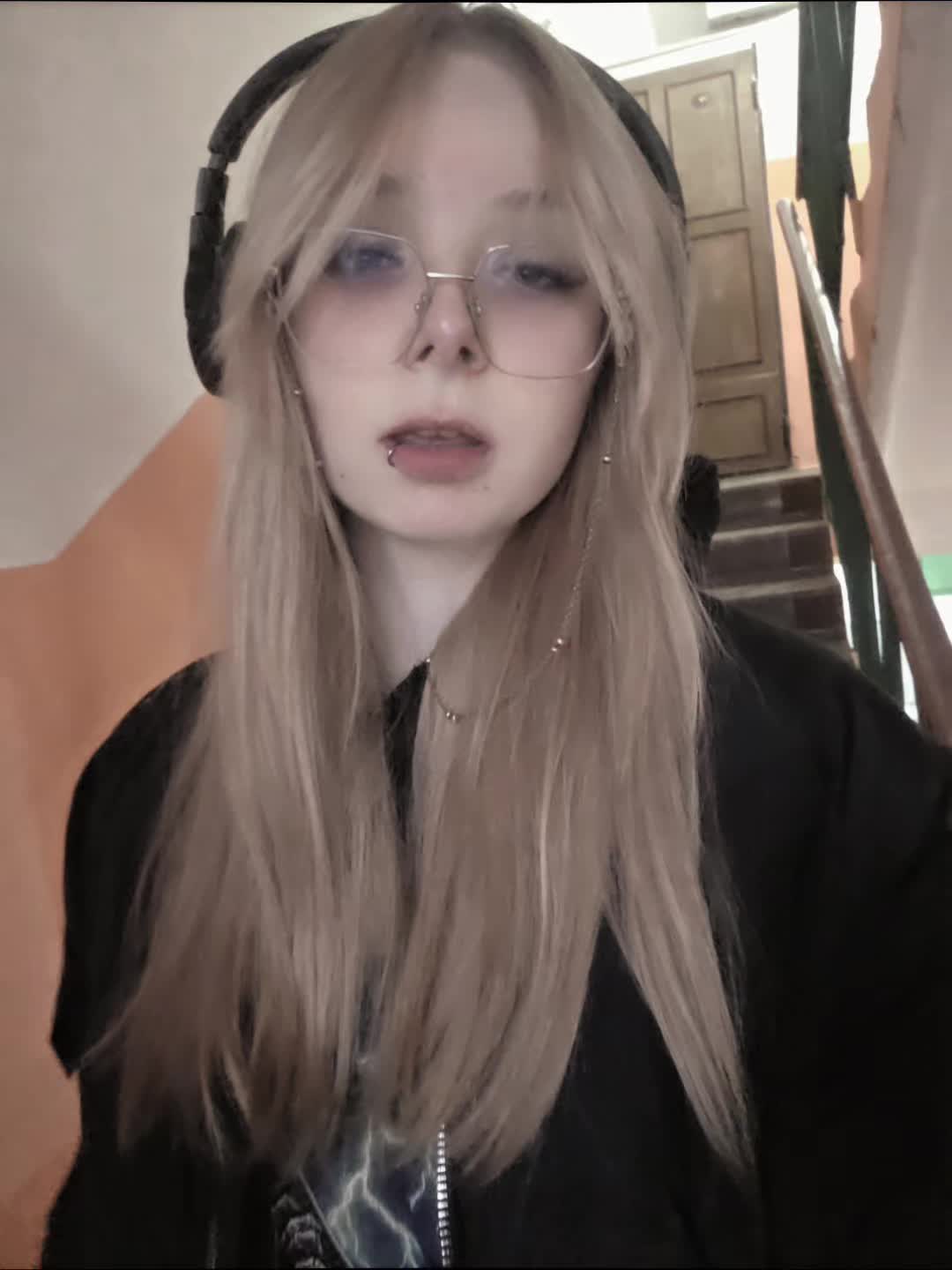 @.@
