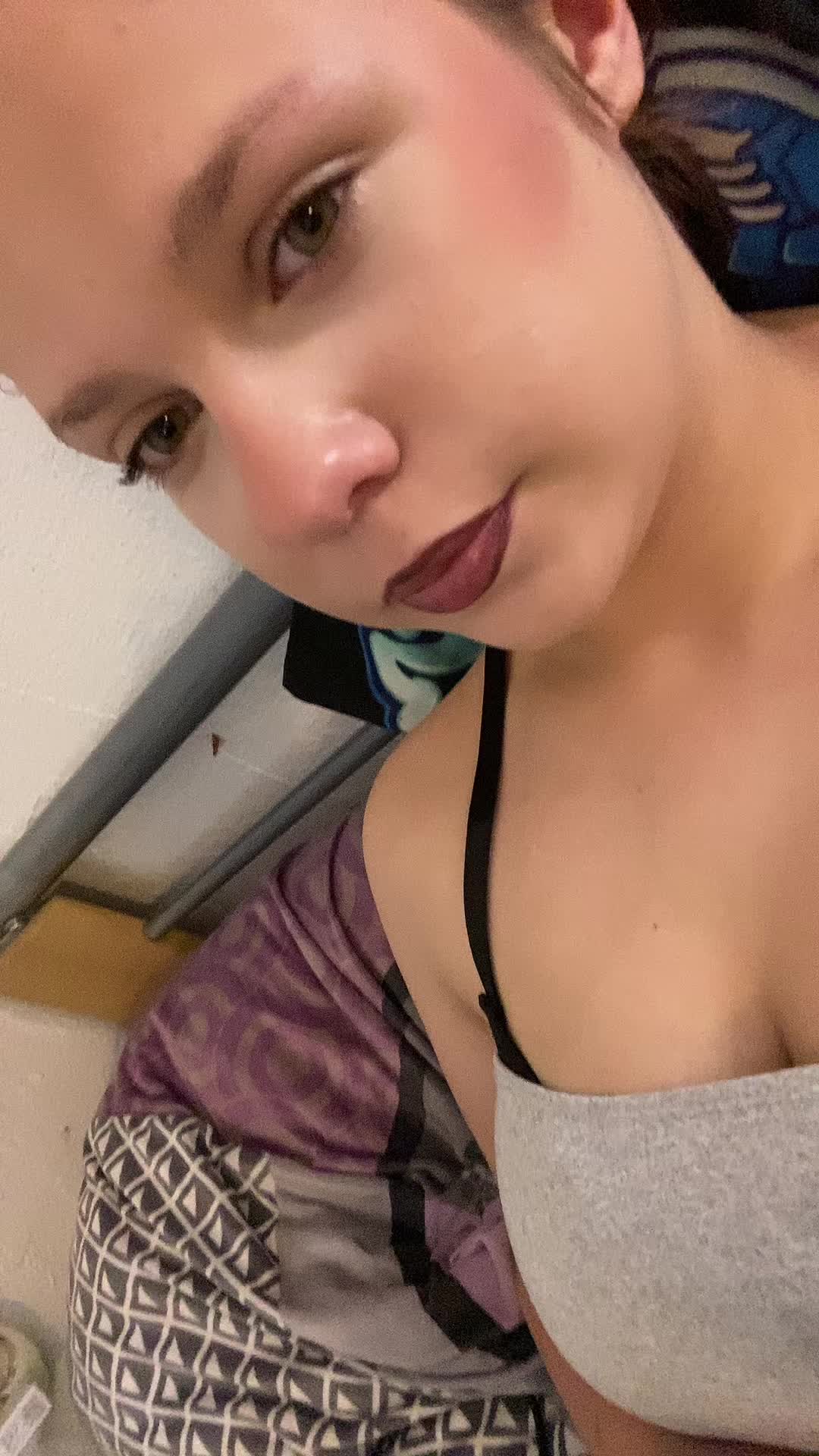 @larissabaddie1