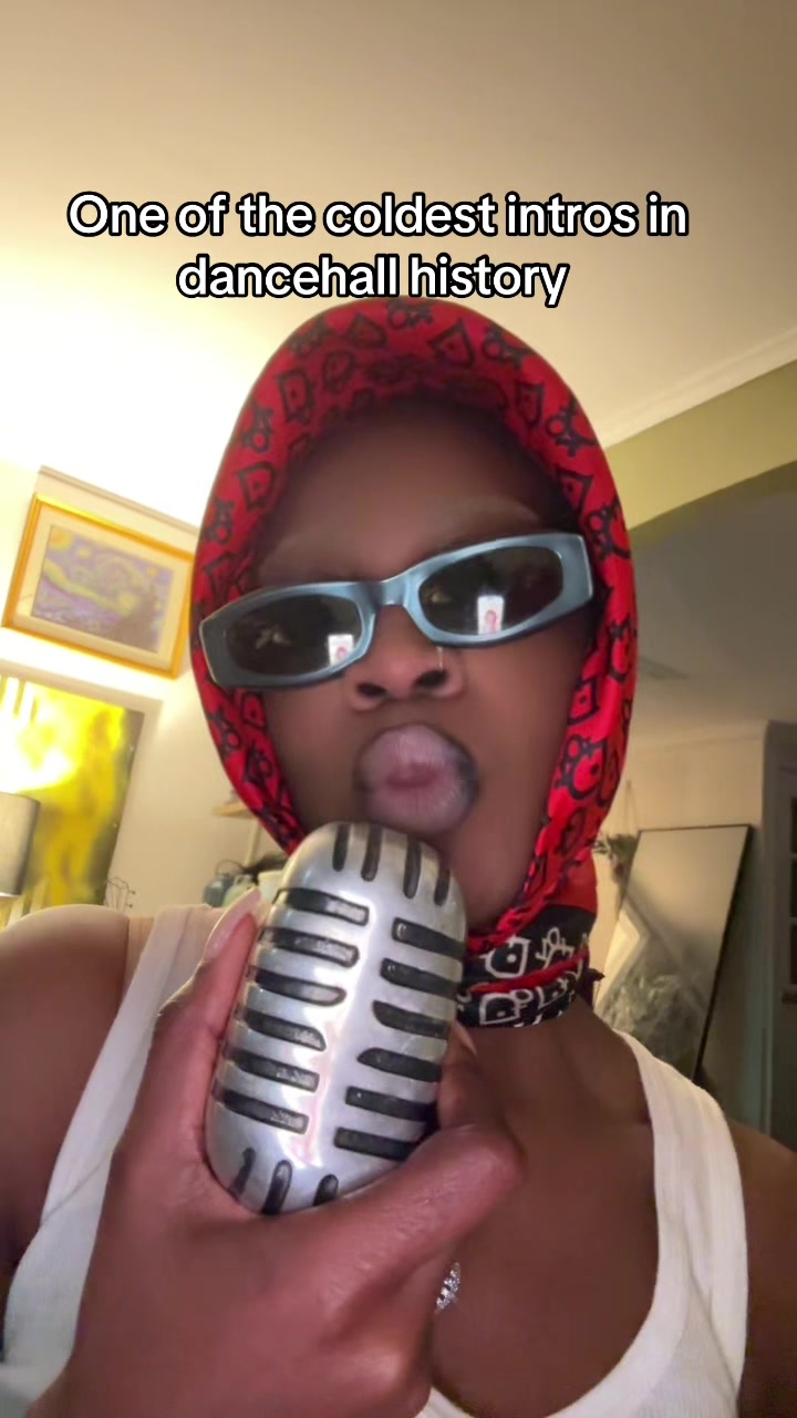 @Ugly Girl | Fashion Archivist