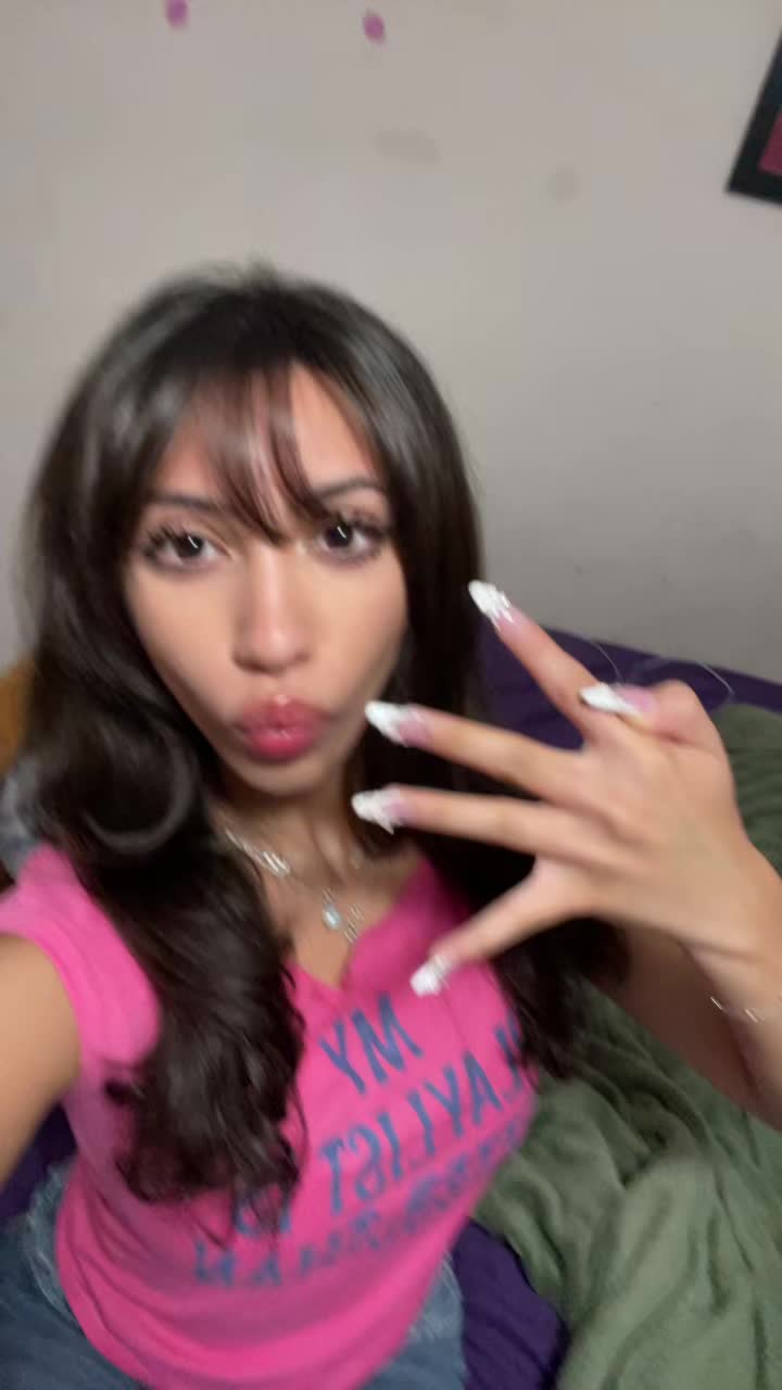 @6’6 Side bang princess