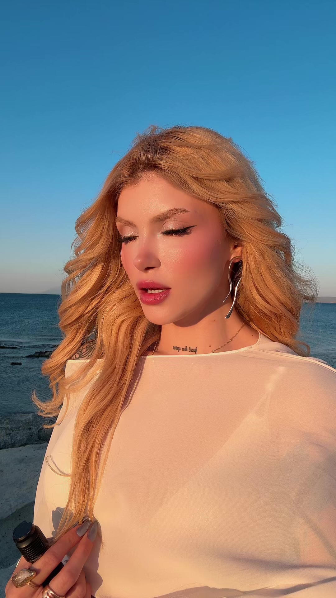 @Ayşeg&uuml;l
