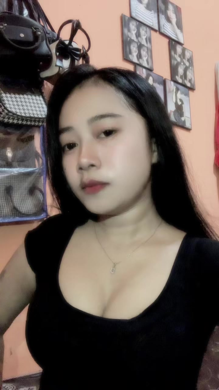 @𝓓𝓮𝔀𝓲 𝓐𝓷💋