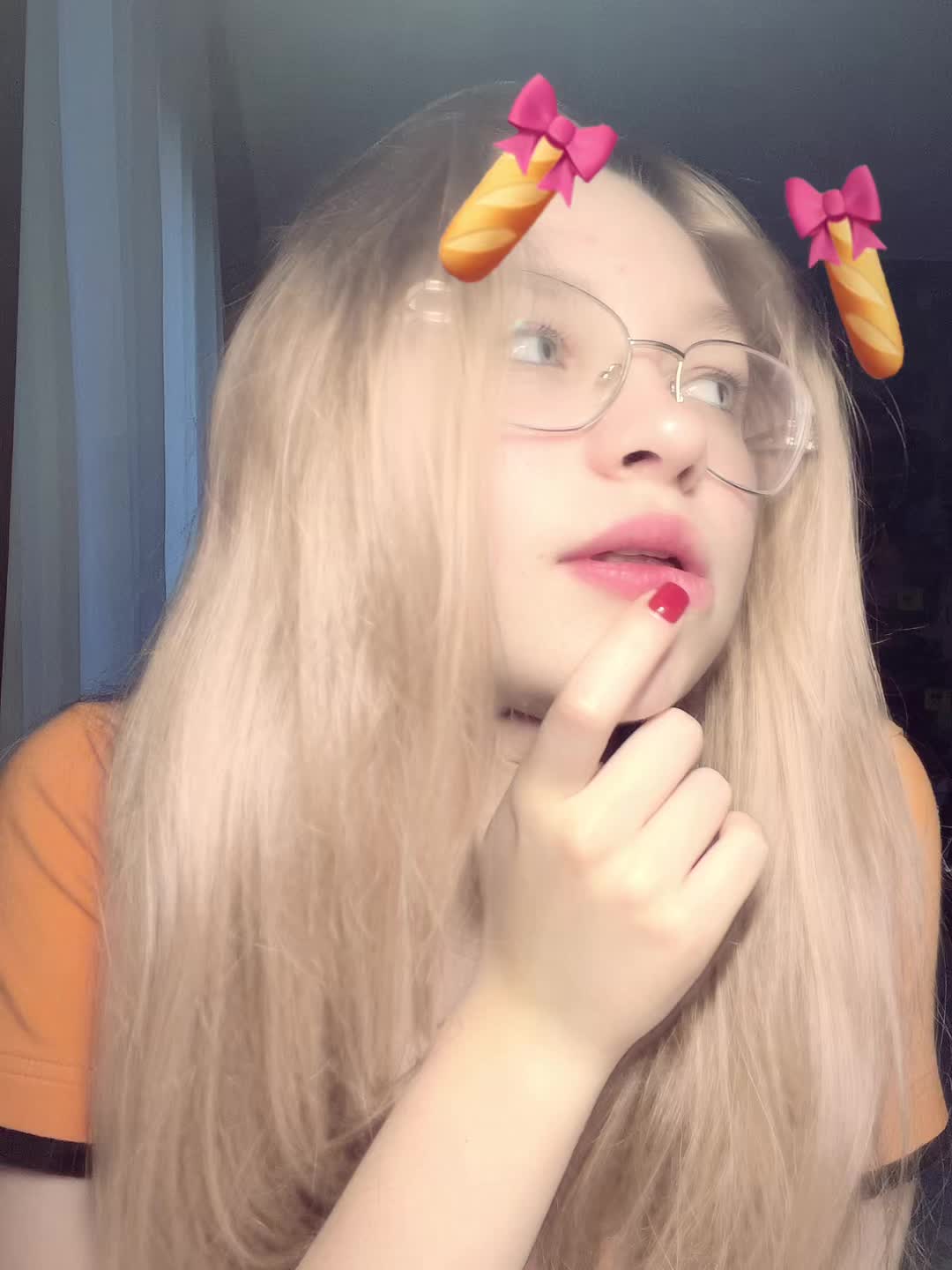 @Аполлинария
