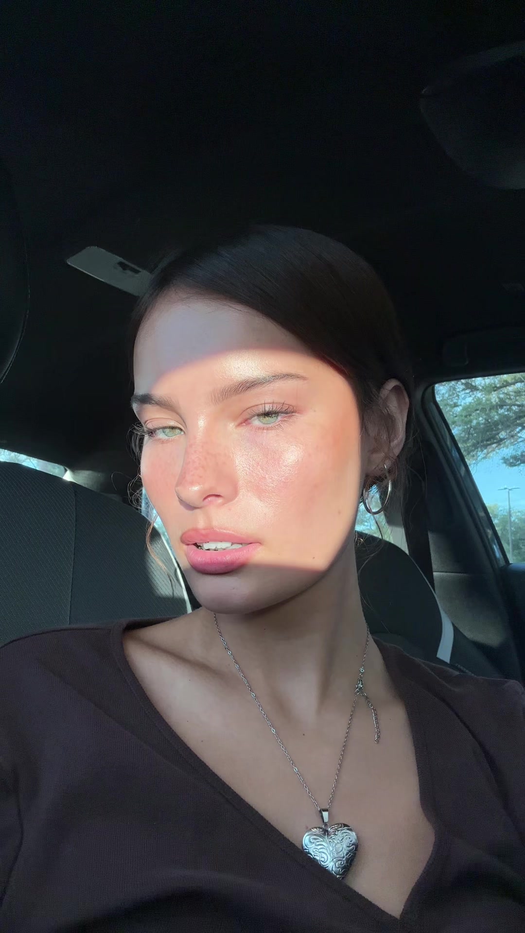 @:3