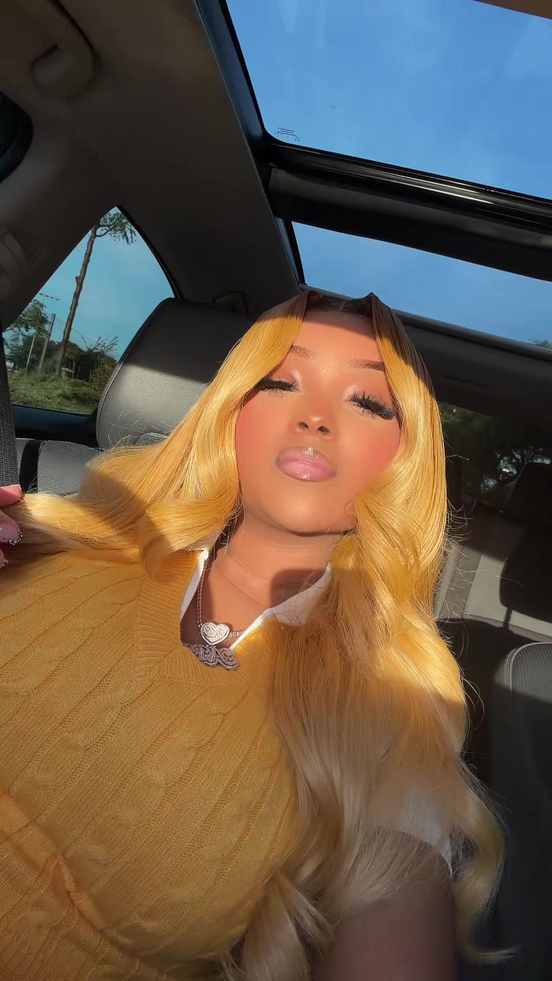 @Ari Wright | Hairstylist