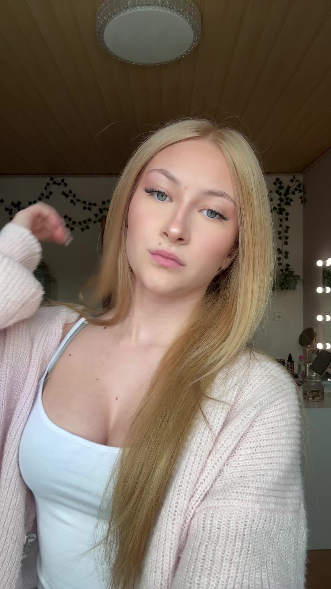 @𝐬𝐚𝐫𝐚𝐡