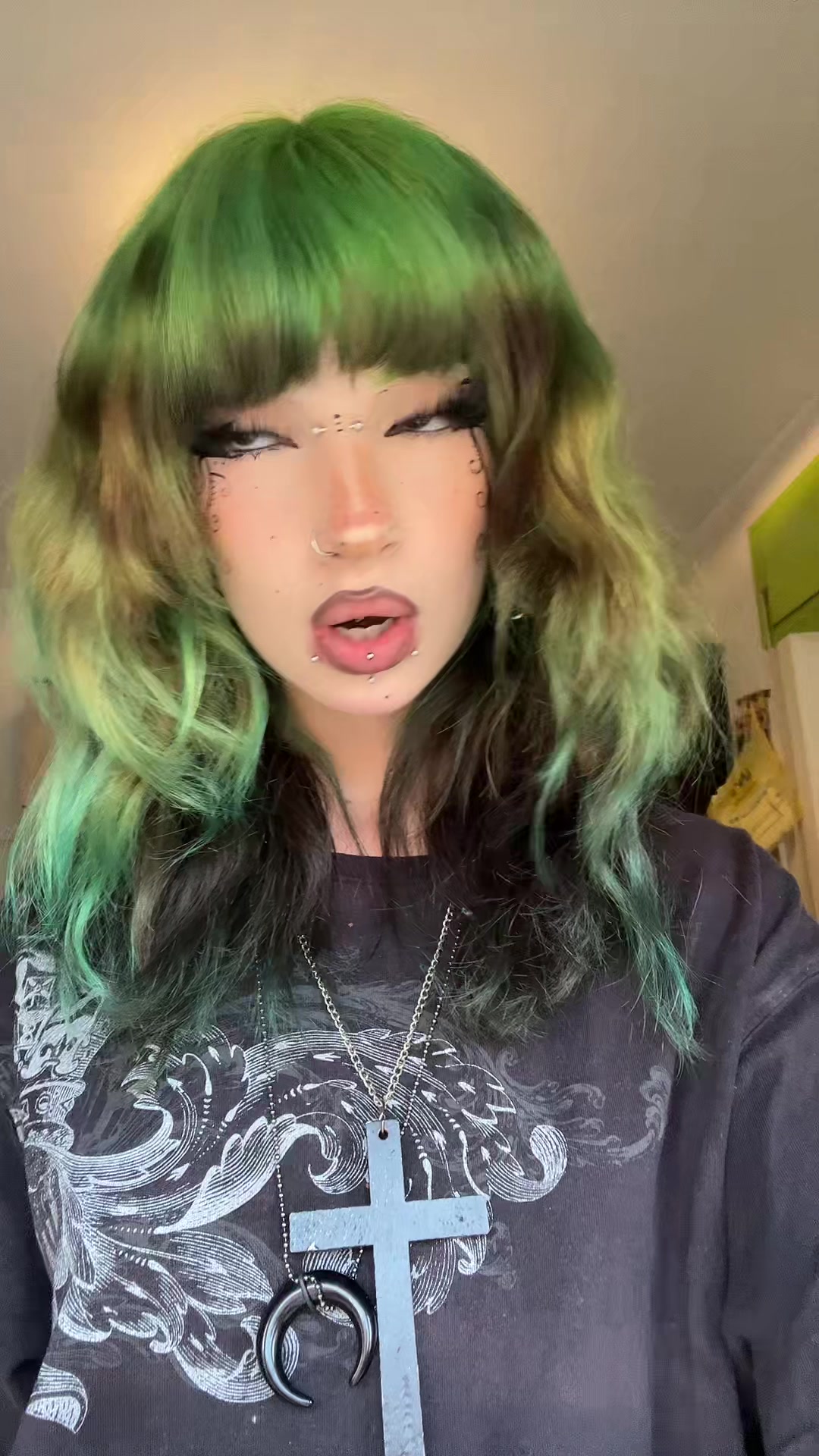 @,
