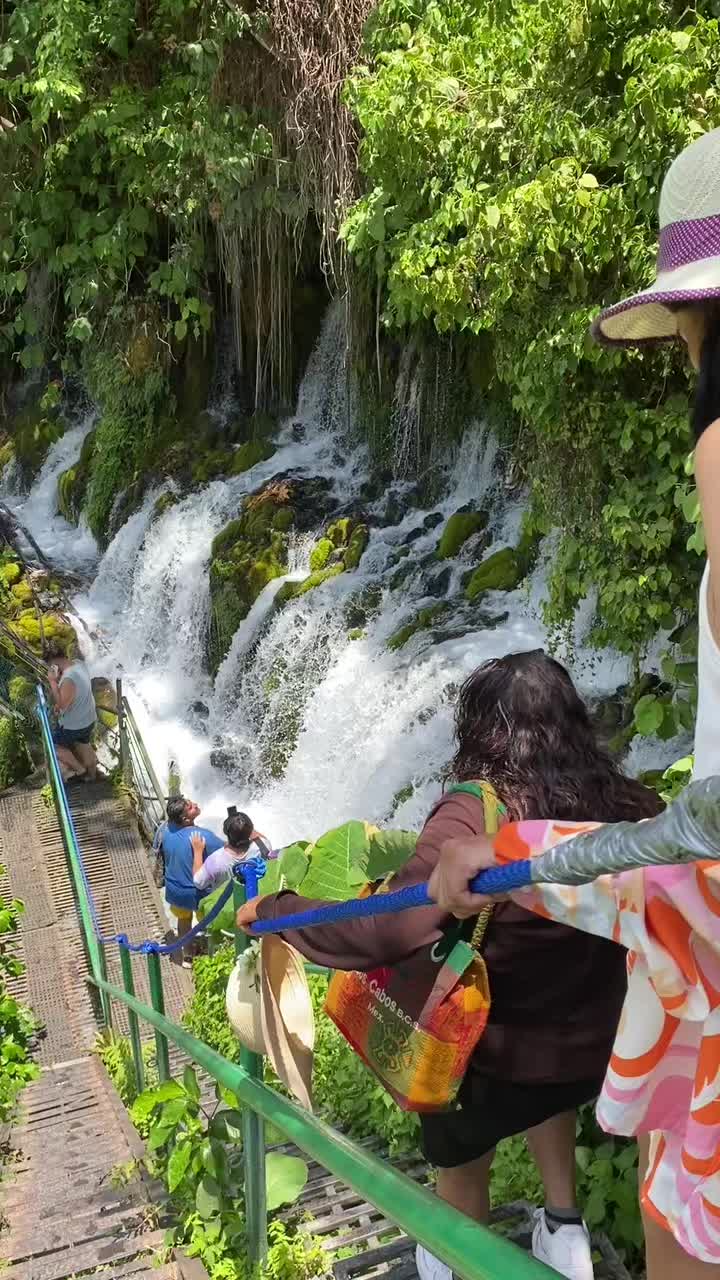@LOS TROTAMUNDOS