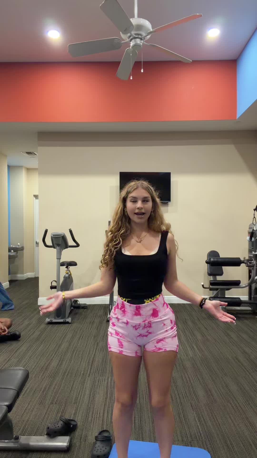 @Theyluvvella