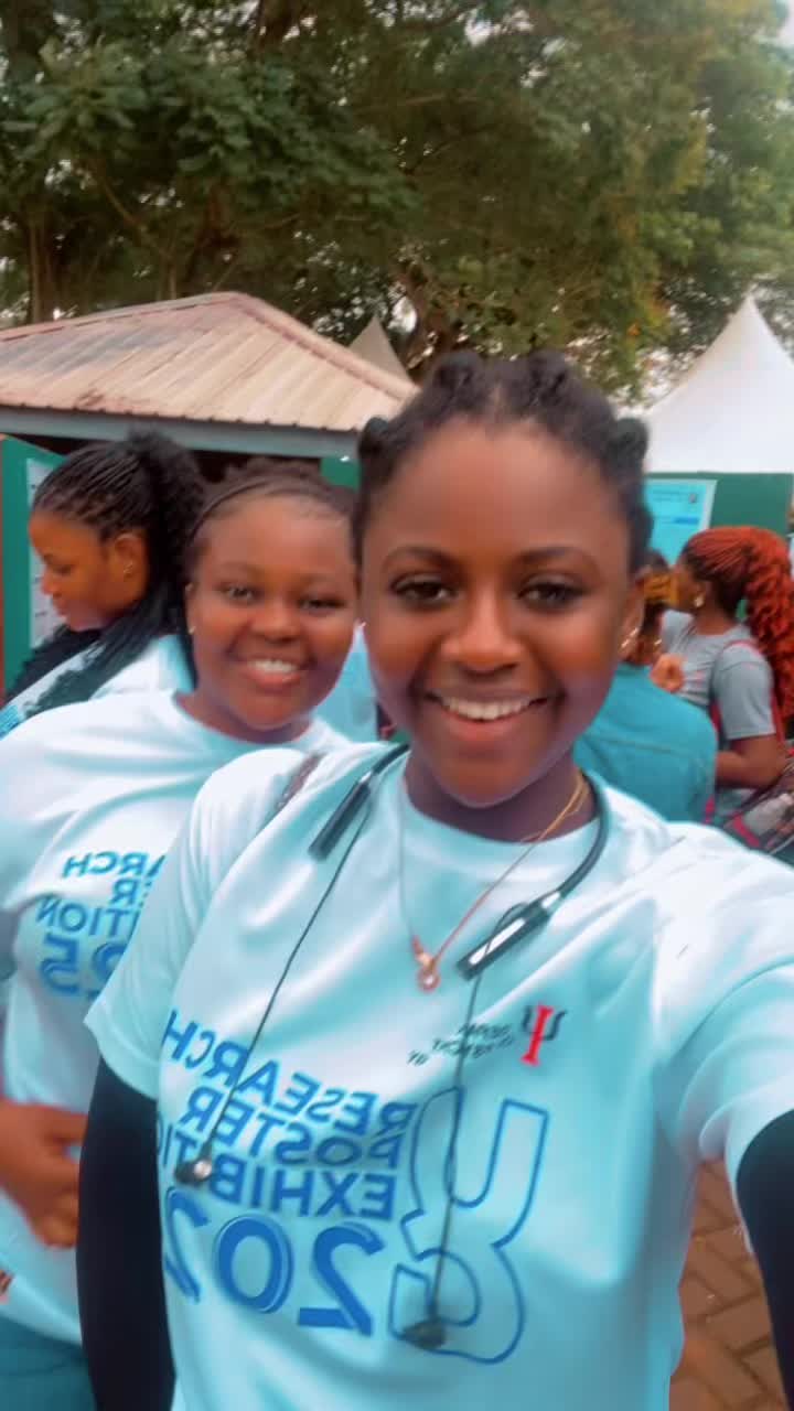 @Akosua_monica