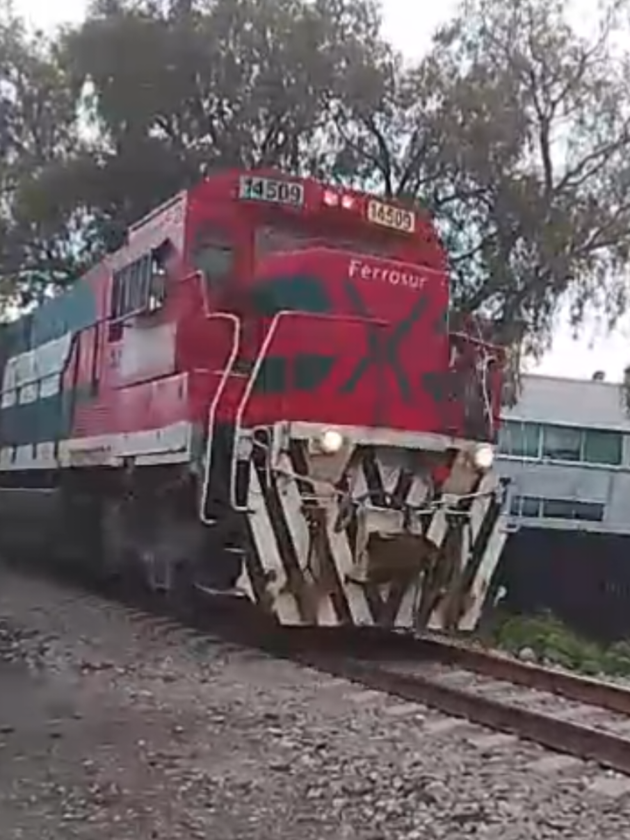 @Ferrocarriles Andy.