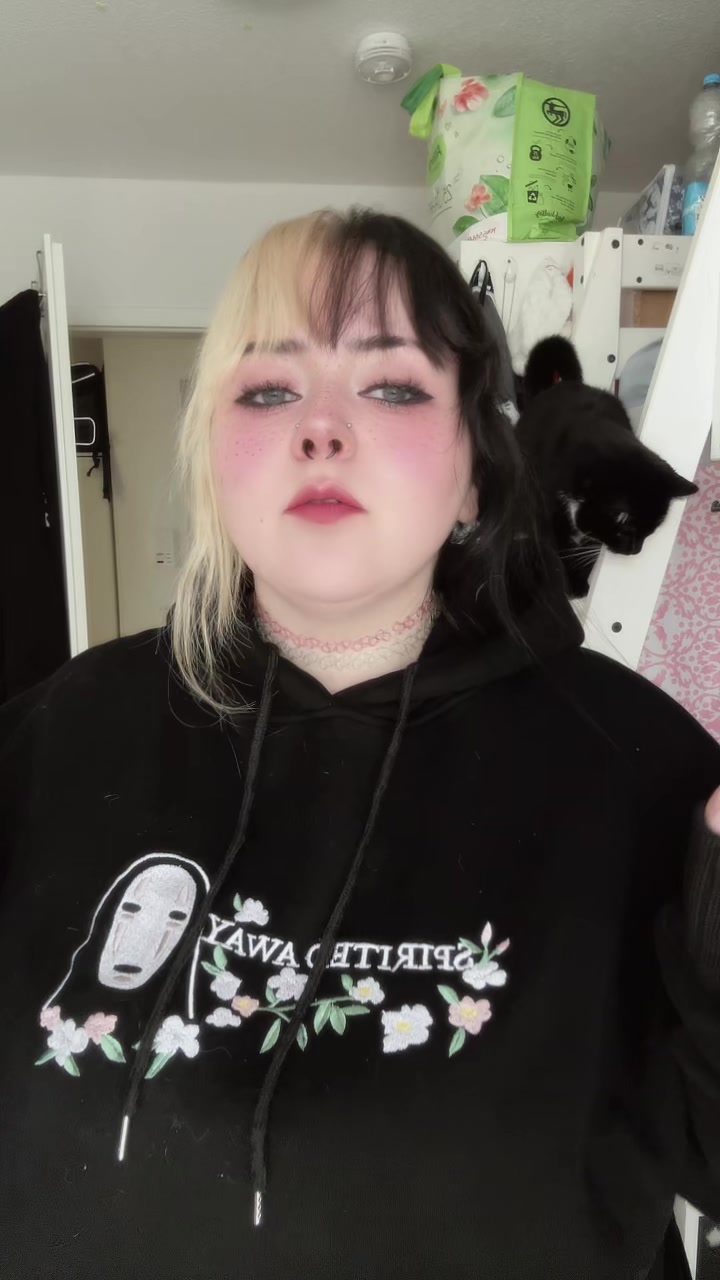 @Julie🖤