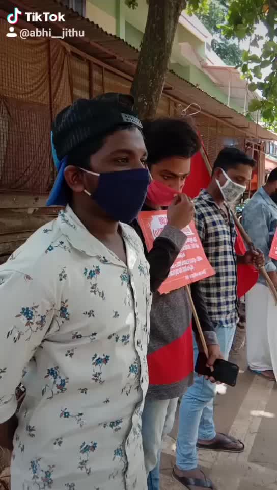 @സഖാവ് 🚩🚩