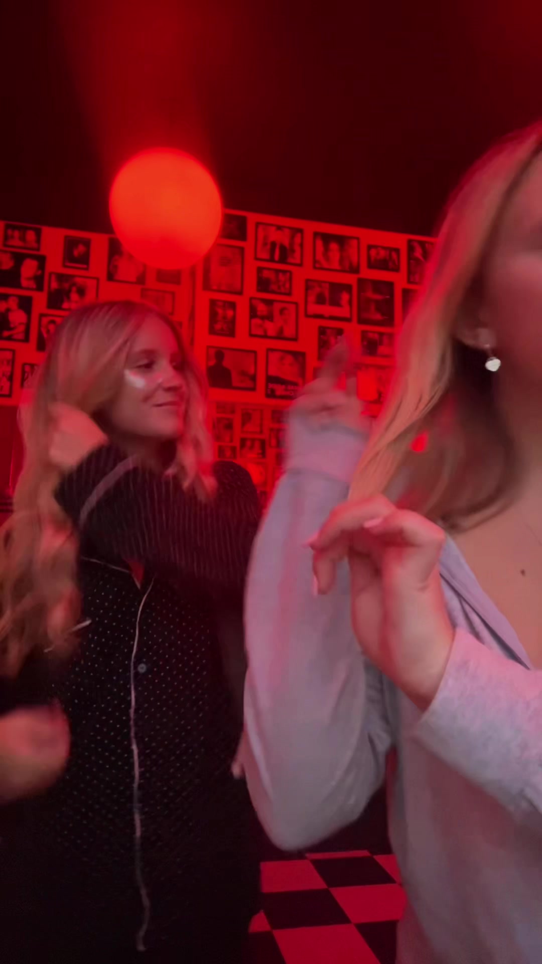 @foxanne