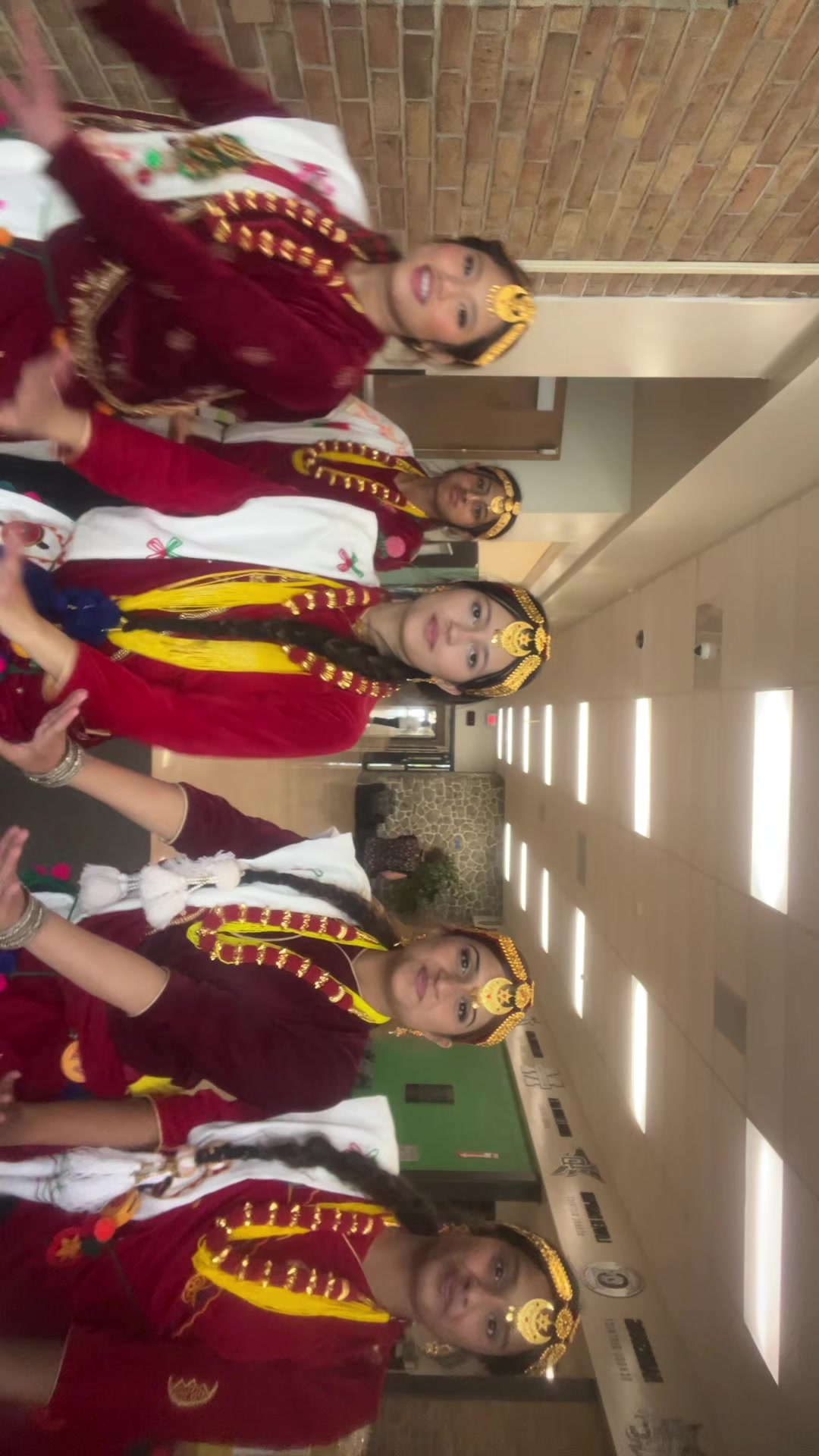@Dancegroup