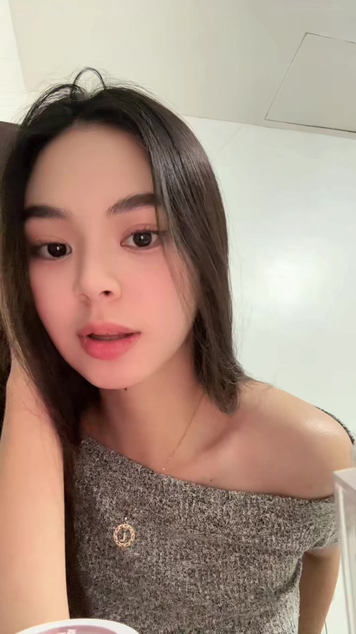@urgirlrenza on ig