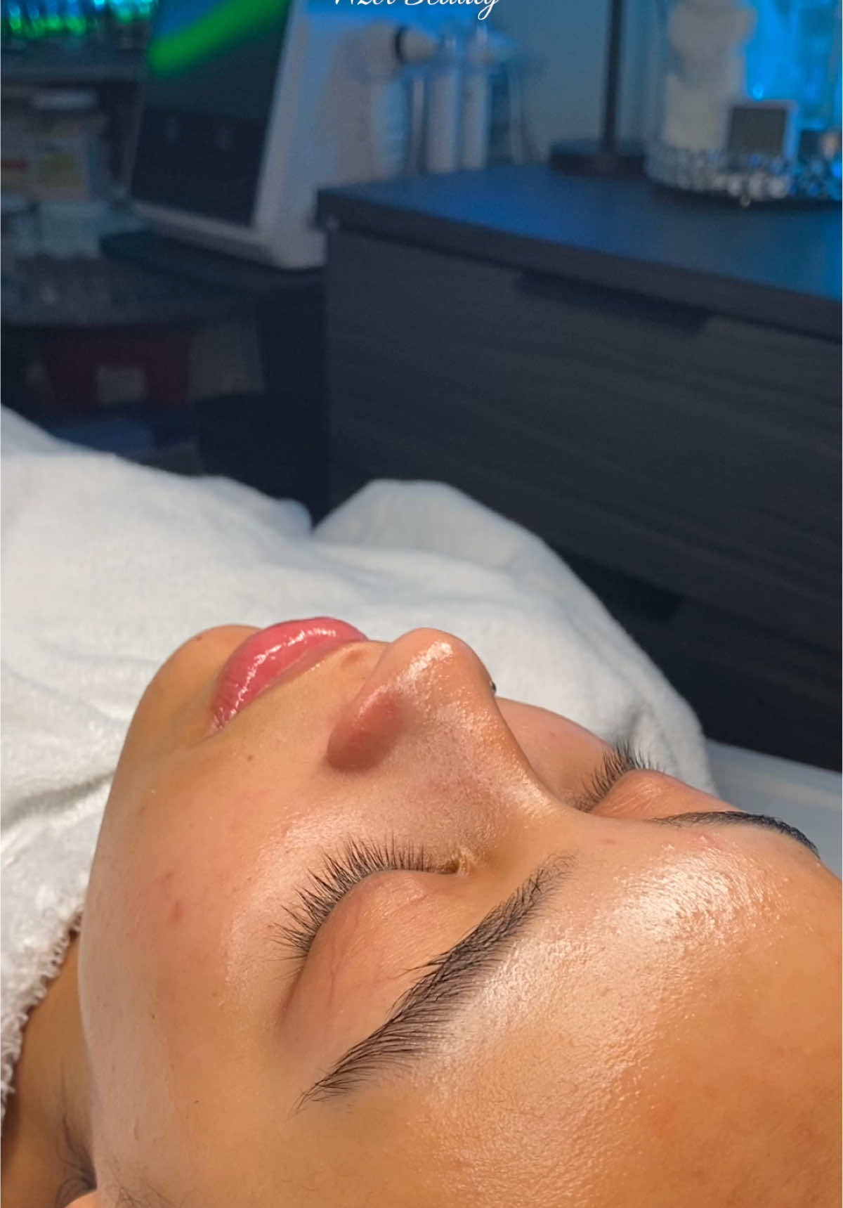 @Azol Beauty