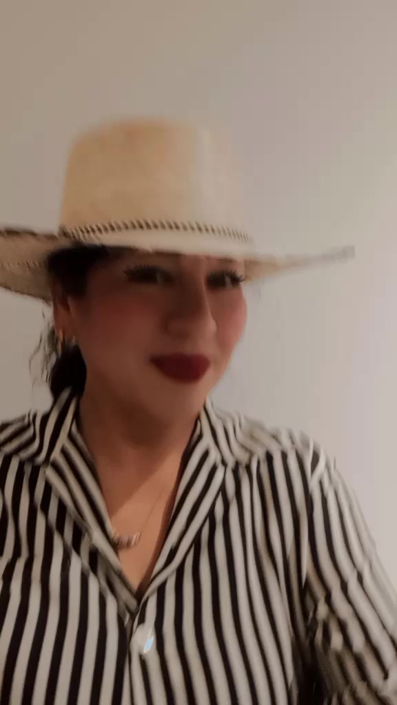 @Adela Esquivel