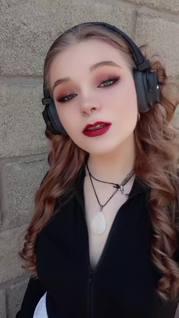 @🦊