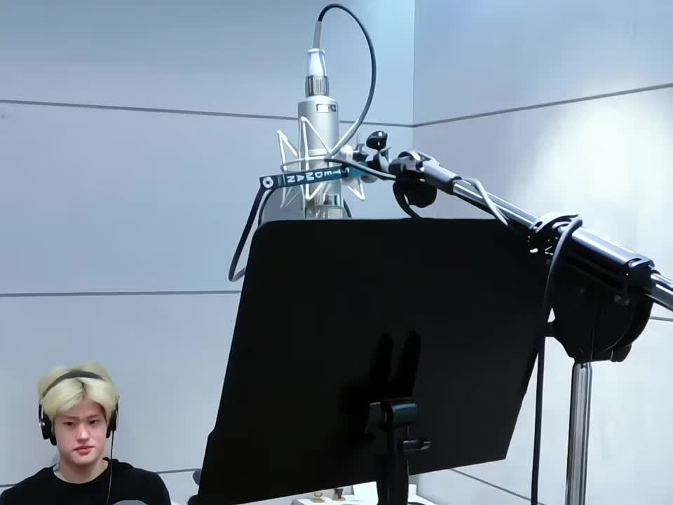 @𝓼 𝓸 𝓱 𝓮 𝓮