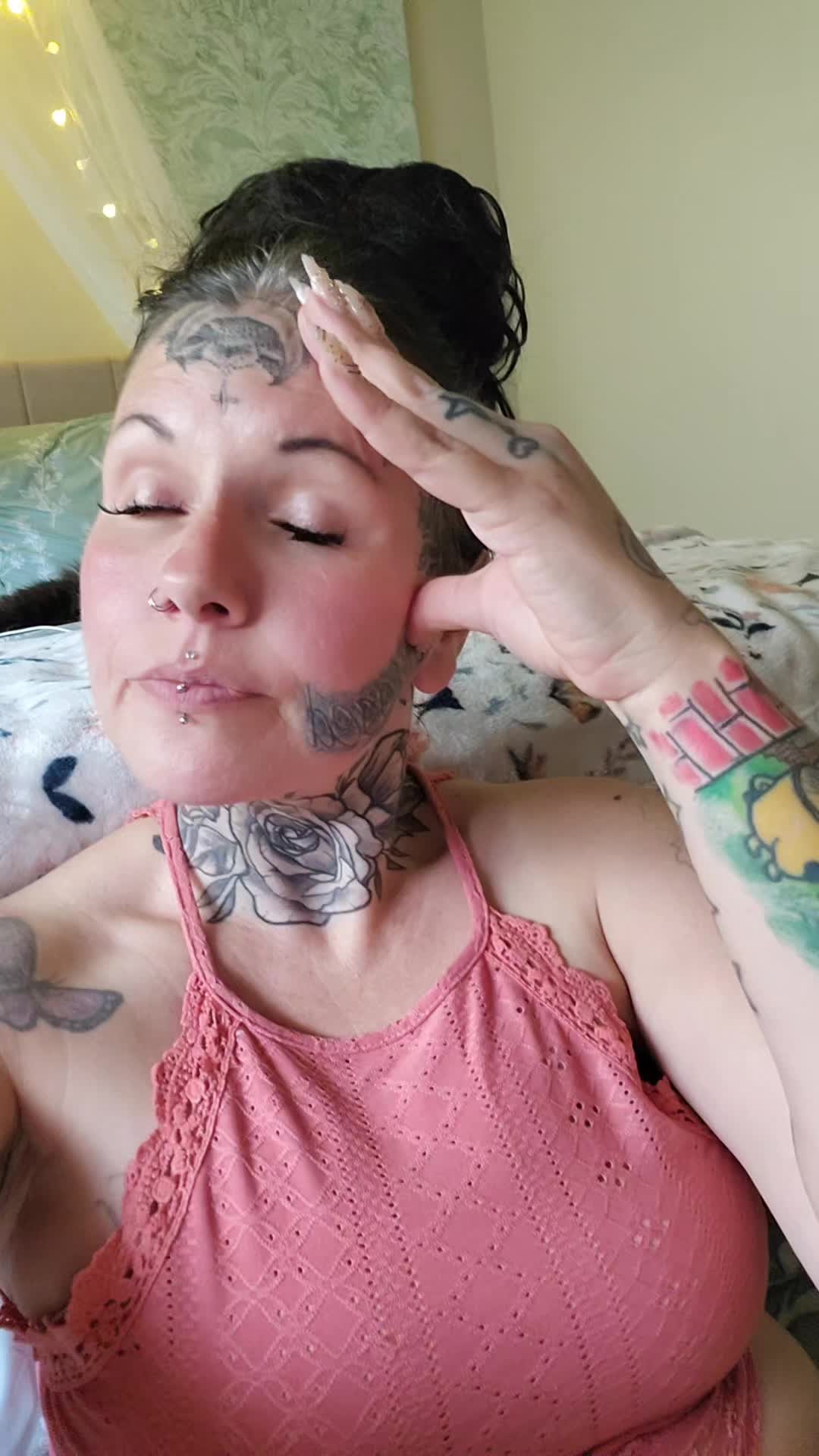 @👑B