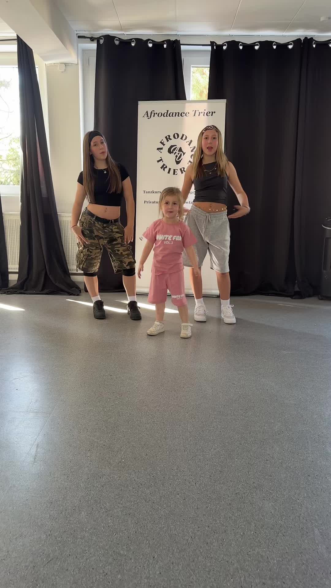 @3danceSisters.x