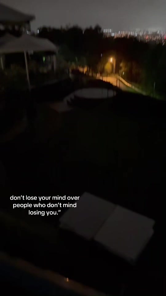 @⃟