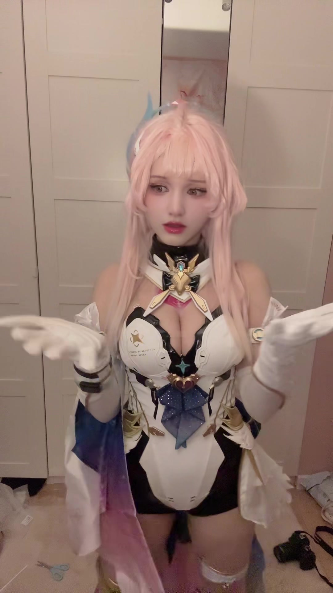 @Xemi👾<ig xemi_cosplay>
