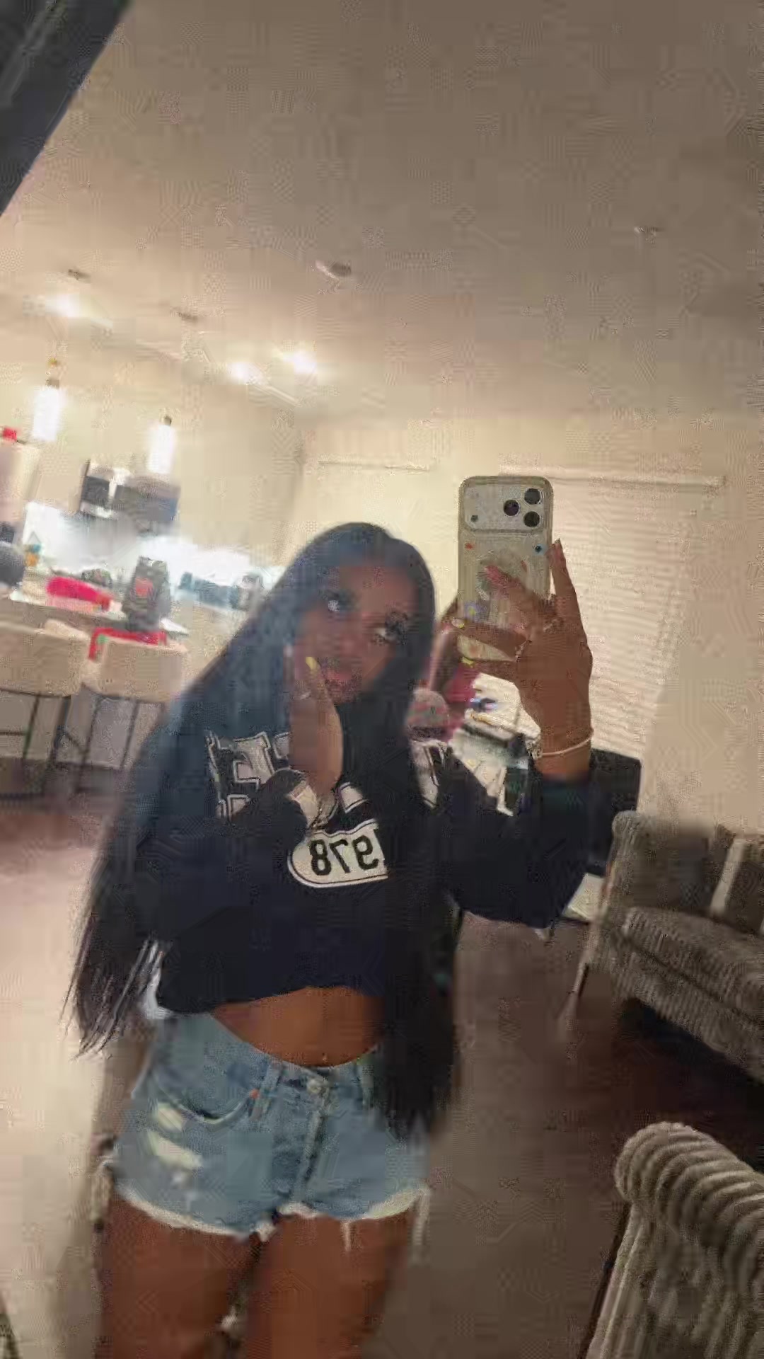 @QUEEN MIRA🫦