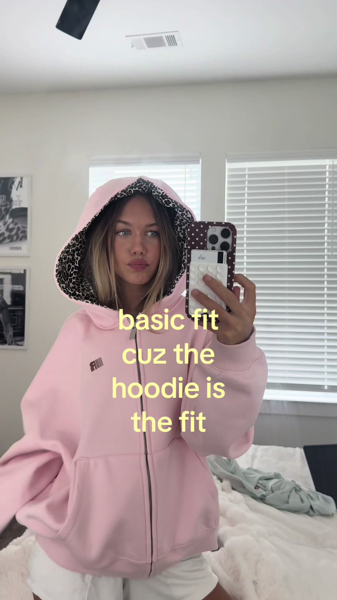 @shopchloemhollis
