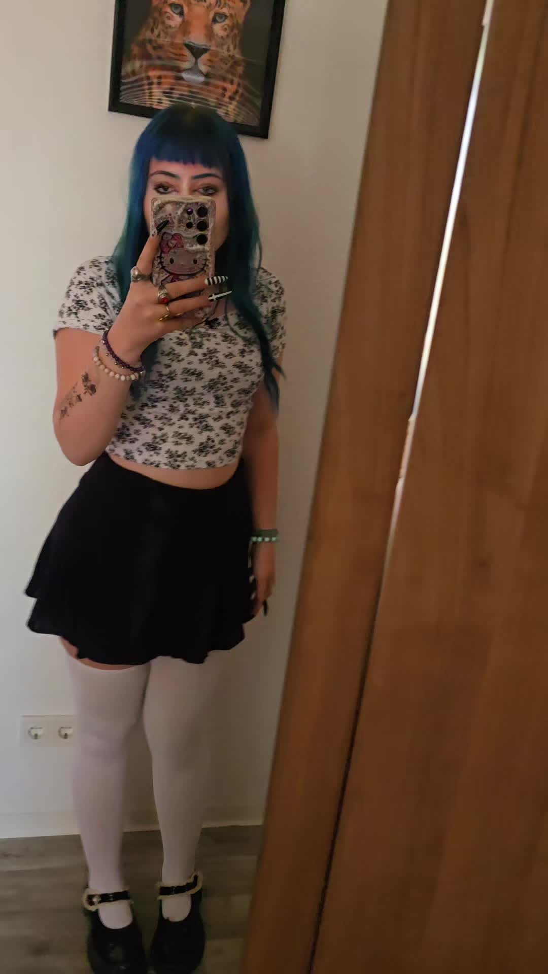 @𝑟𝑜𝑠𝑒𝑒 🦇