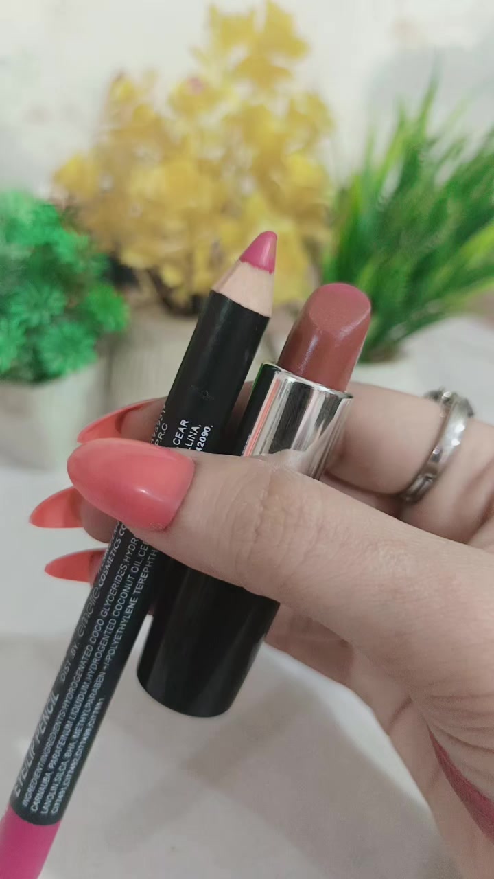 @Glossy rimsha💄