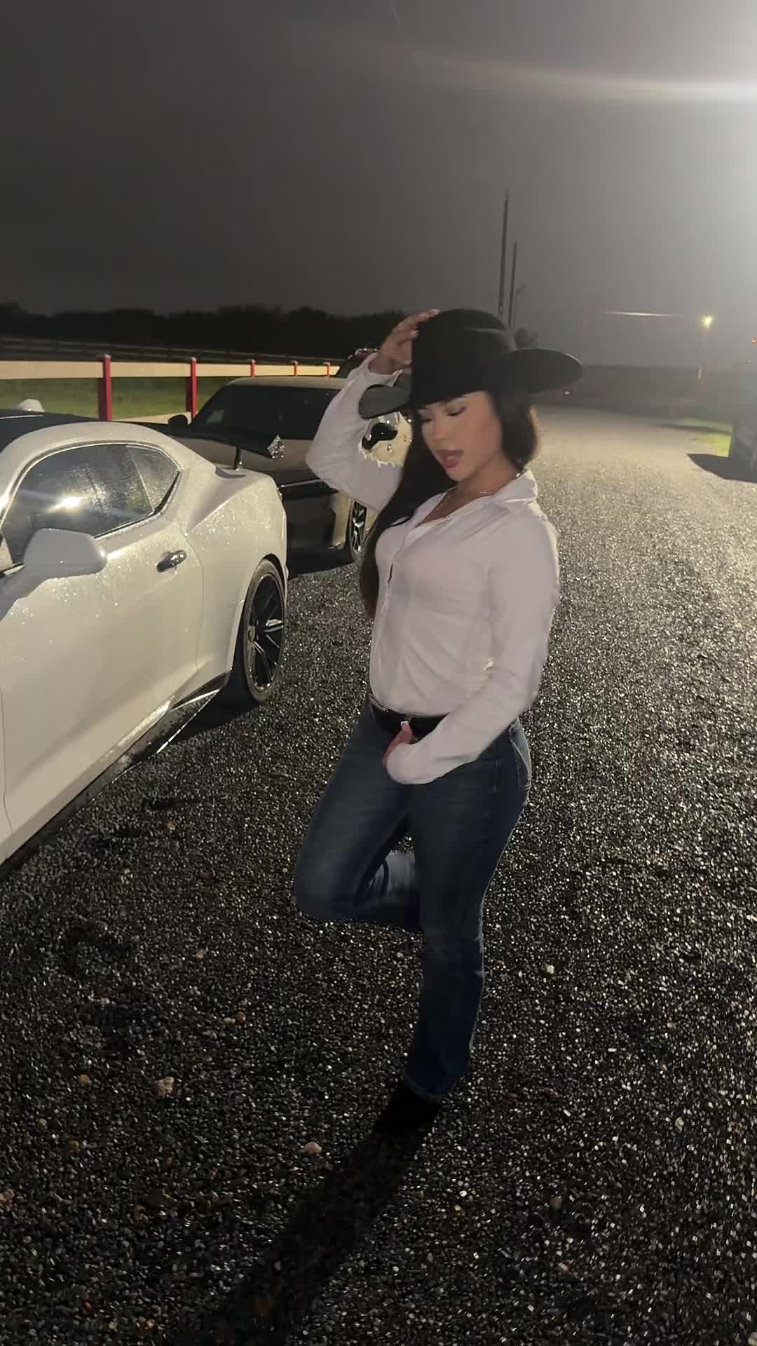 @Anahi