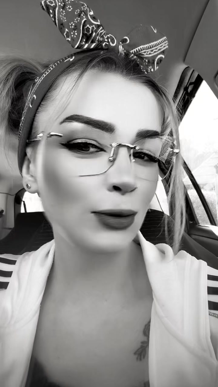 @Czikaaaaa💋