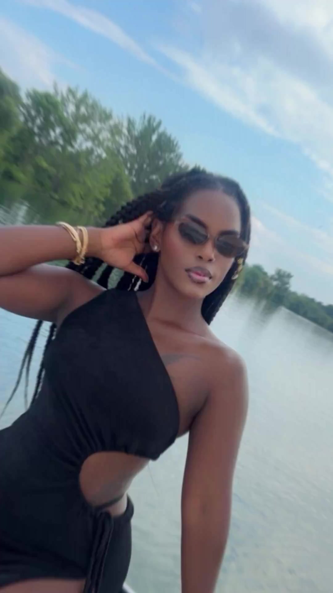 @Sexy Carolina😋🇺🇬🇷🇼