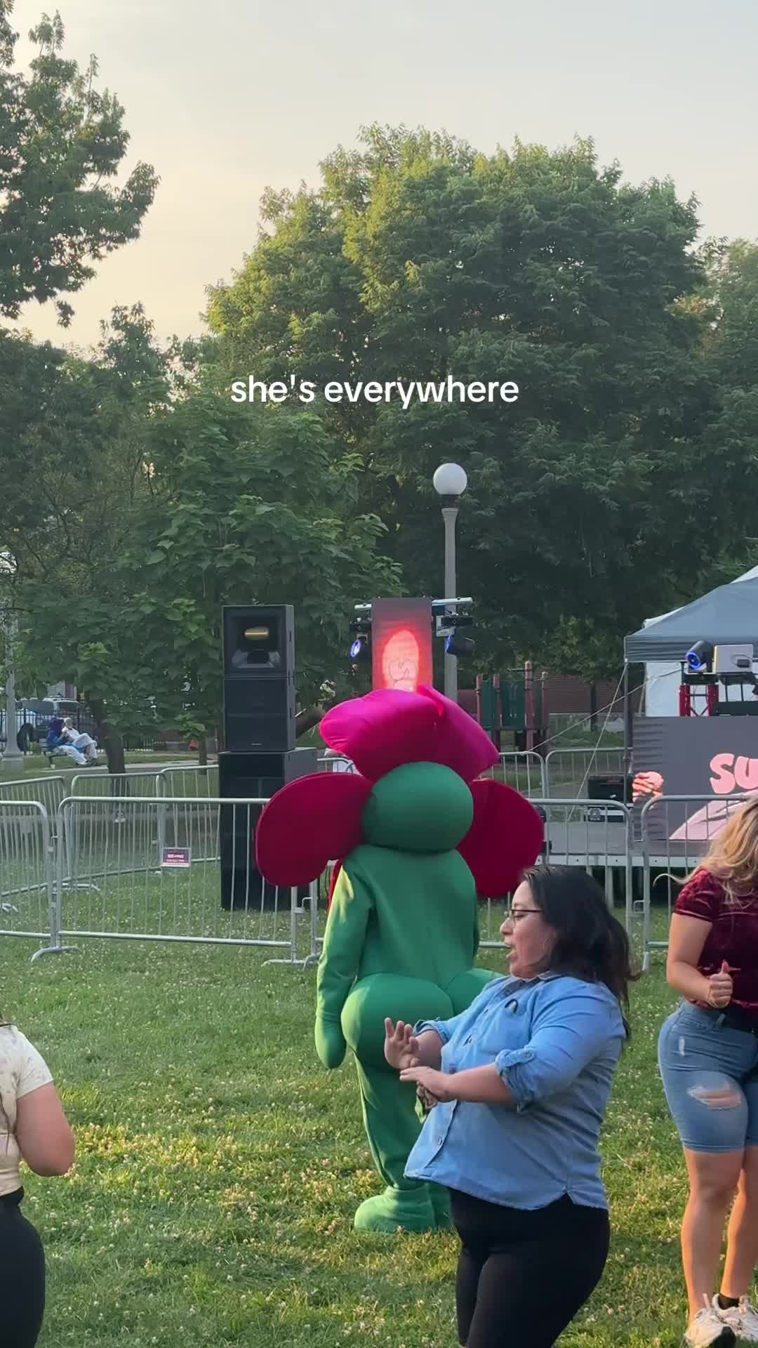 @𝐑