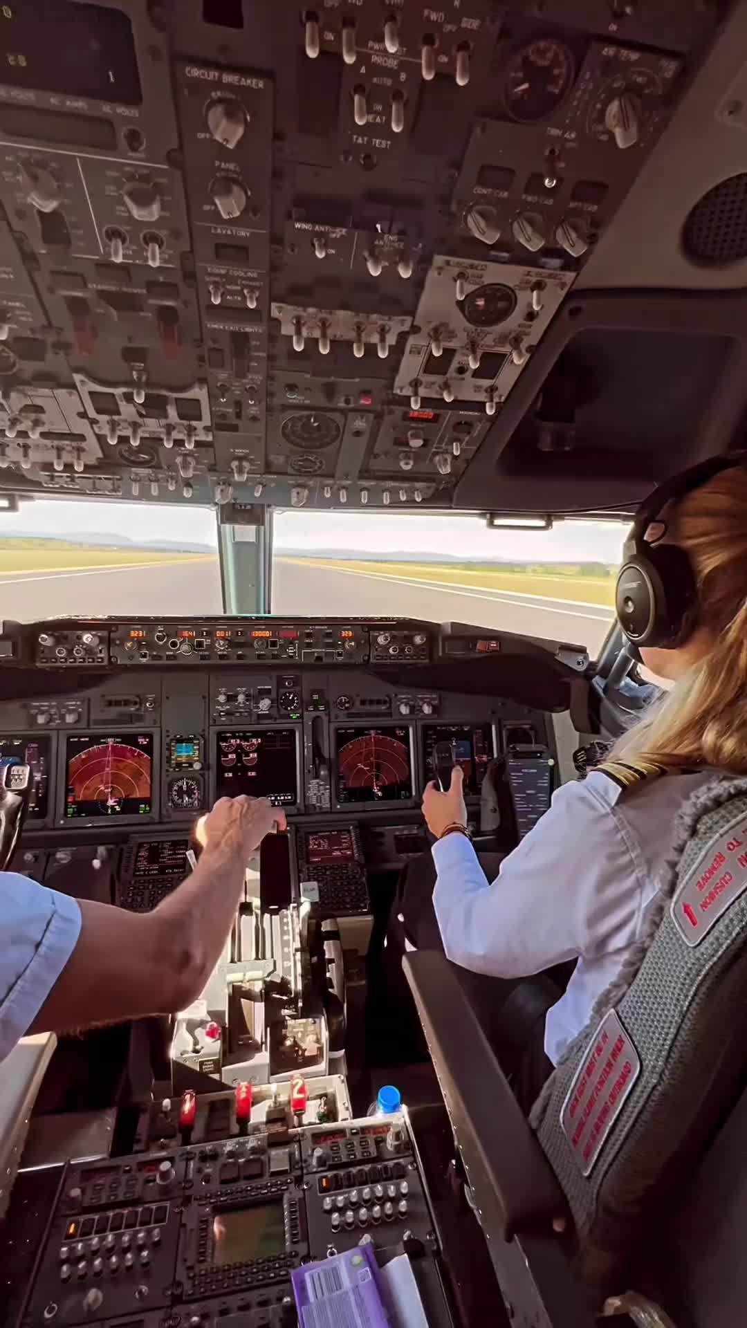 @Pilot-Sandra👩✈️✈