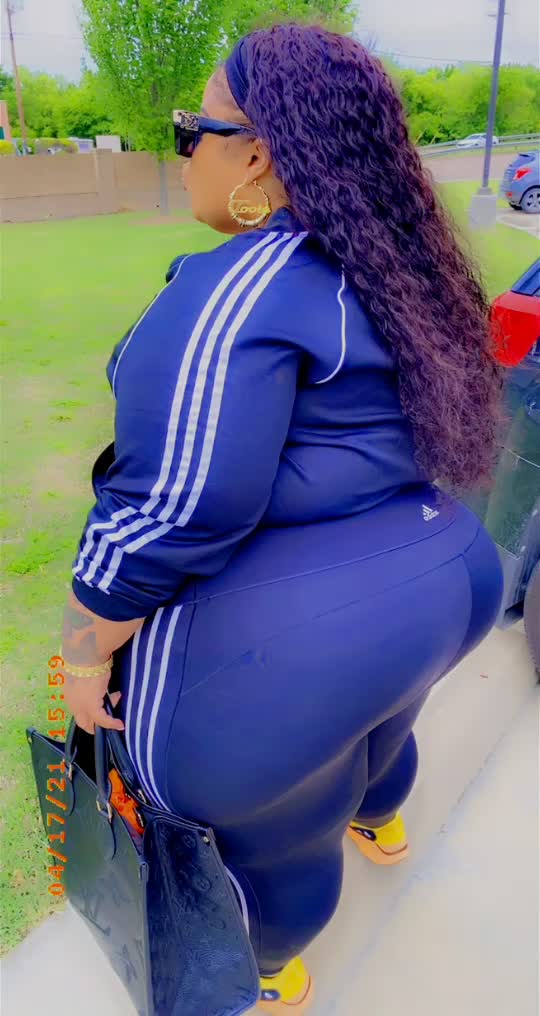 @Voluptuous Hottie 👅