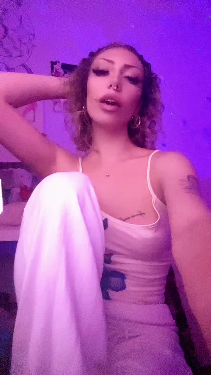 @👺👩🏻&zwj;🎤🥟🏴&zwj;☠️