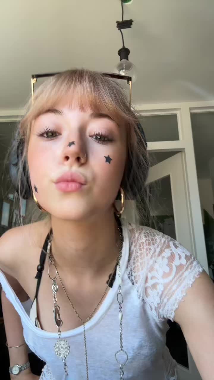 @🦄