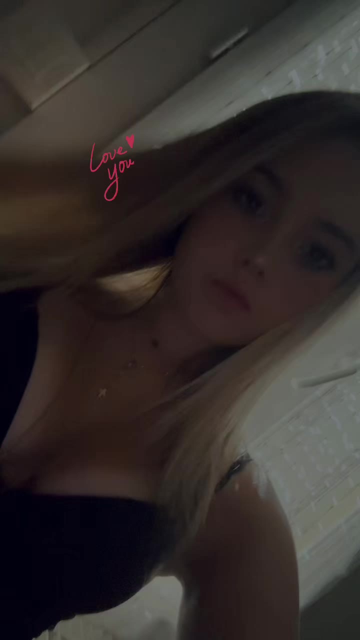 @𝐂𝐡𝐚𝐫𝐥𝐞̀𝐧𝐞💋