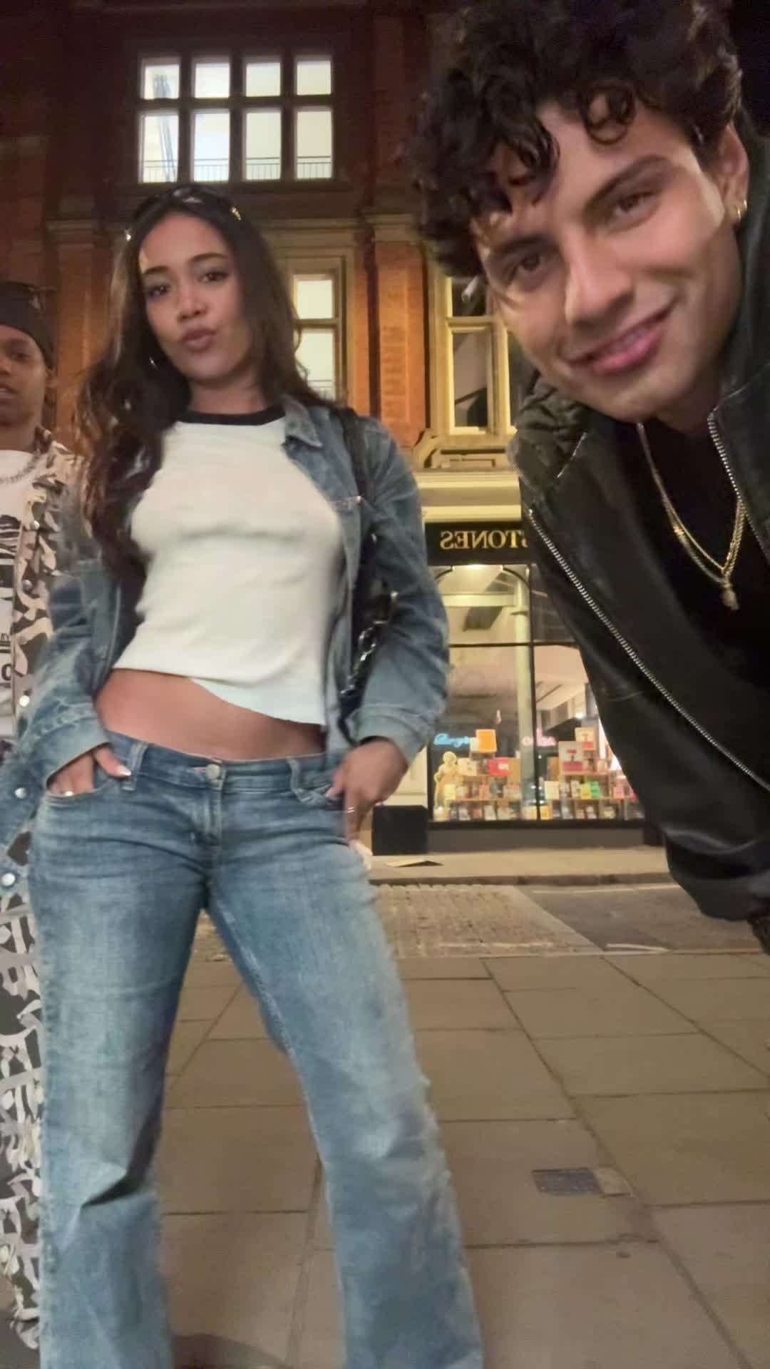 @letsnotstartawar