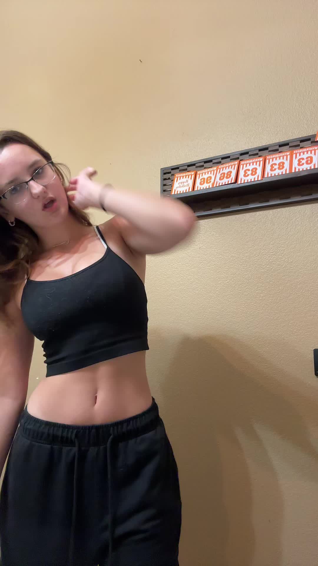 @Shayna_Eve