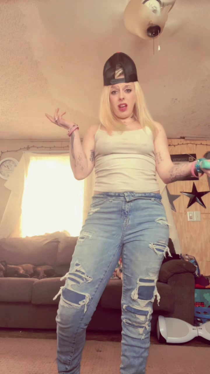 @Britneynicolee