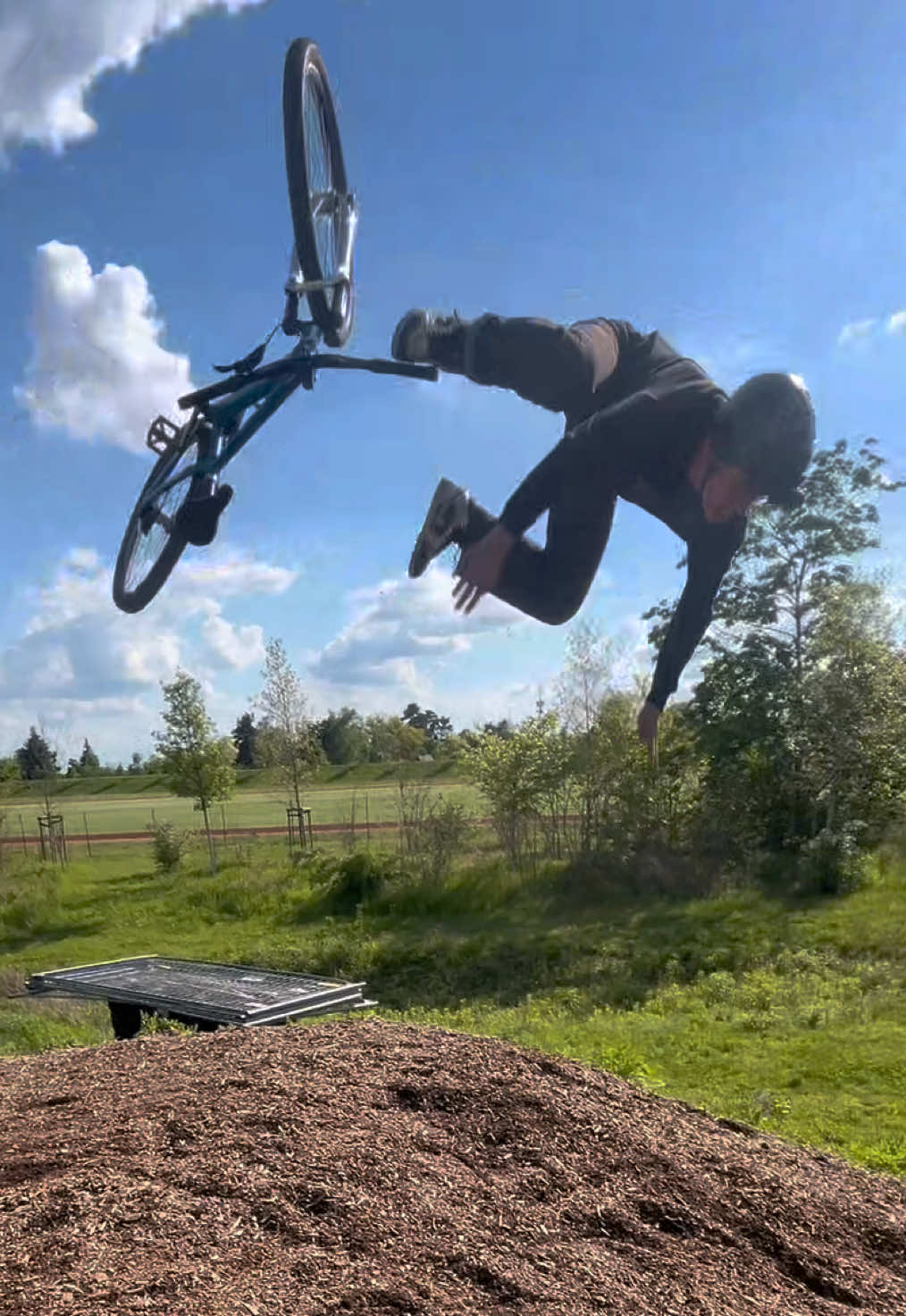 @Johnnyschmidt_mtb