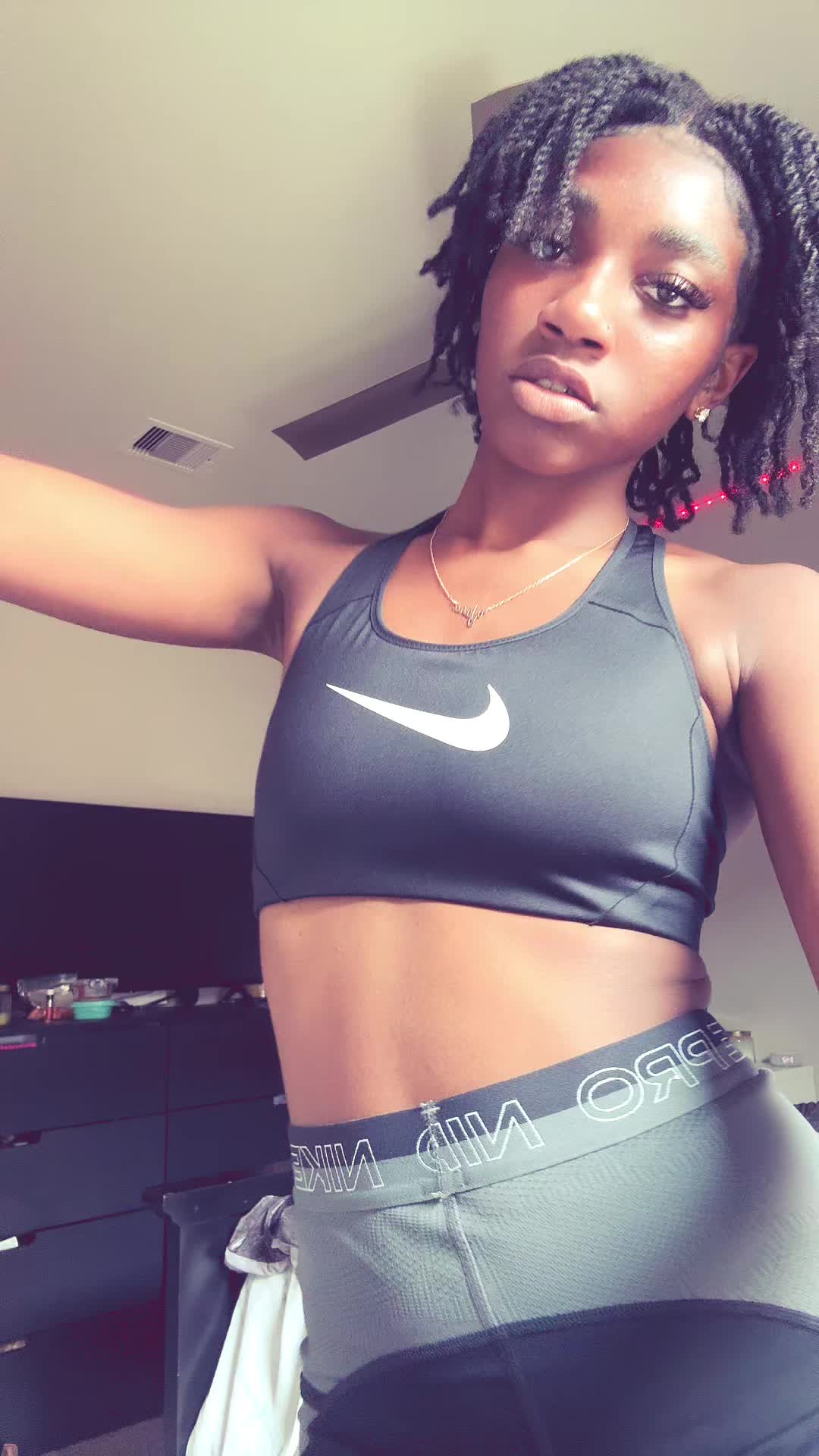 @lil_yani_17