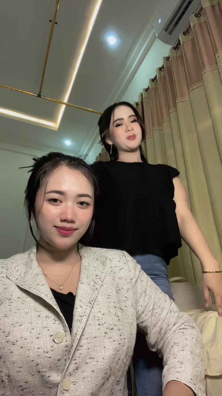 @girlDeva_