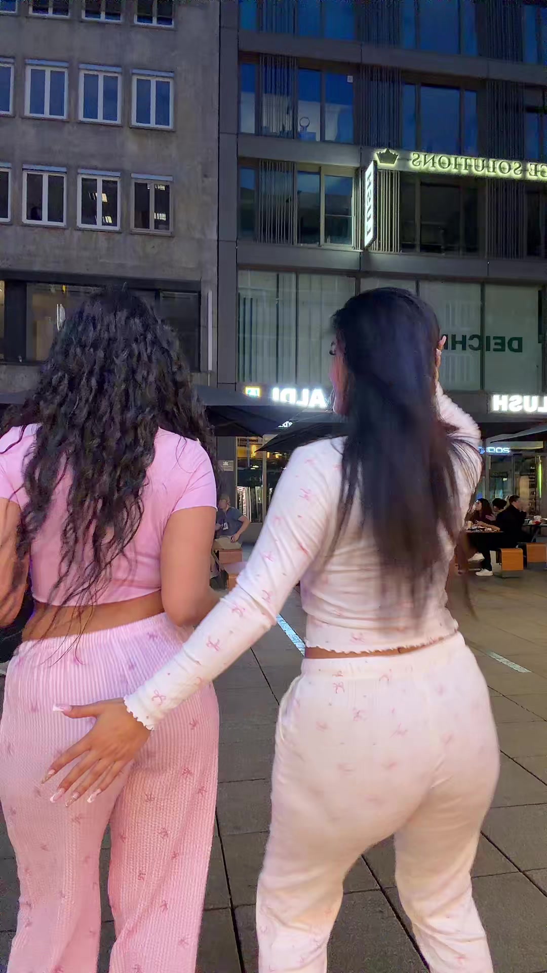 @Vinoschh