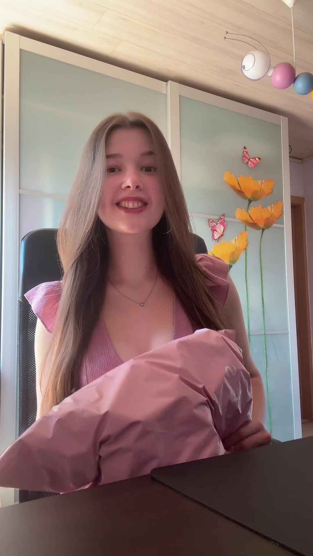 @Lara<3